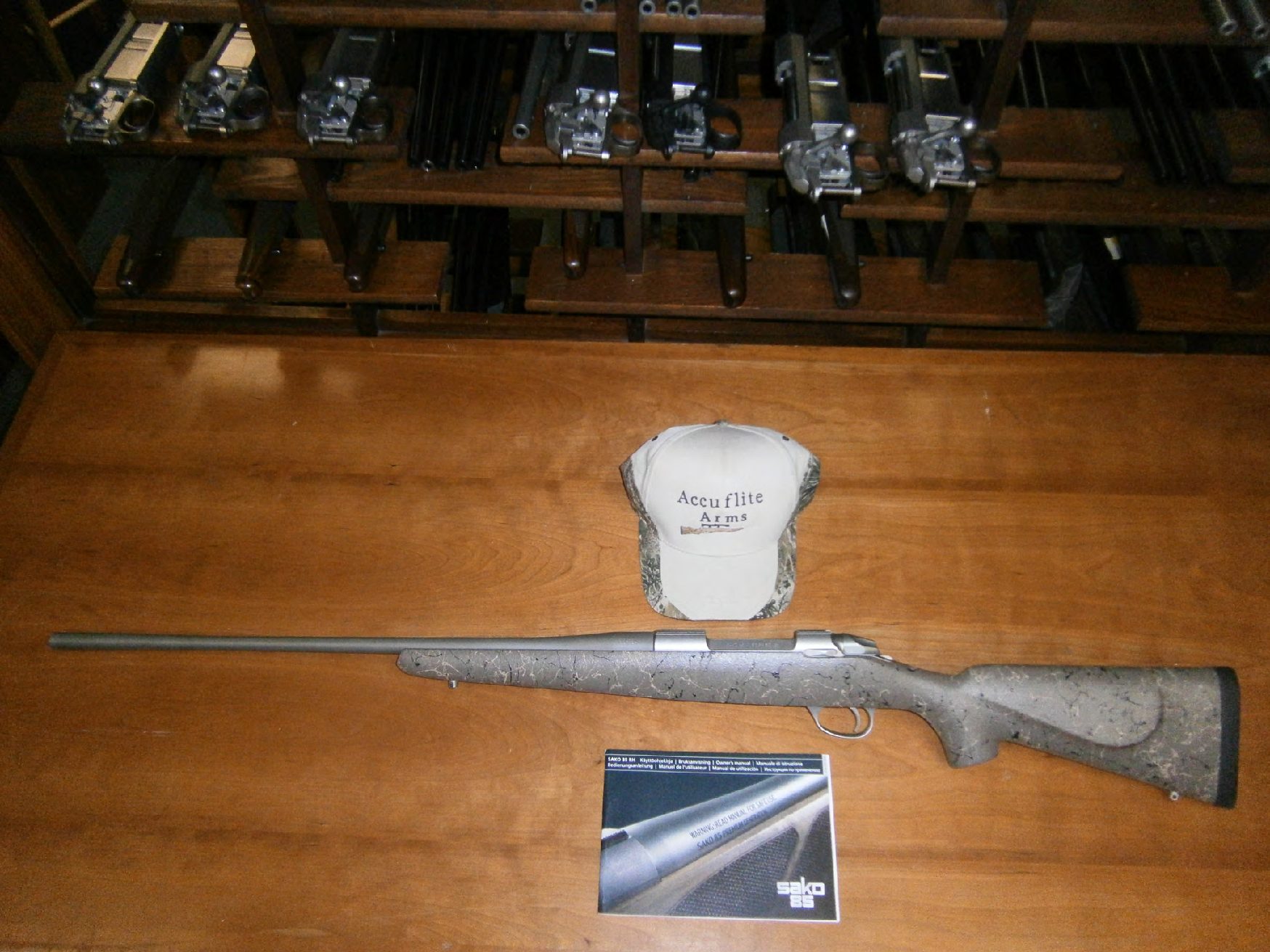 ACCUFLITE ARMS CUSTOM RIFLE RT100 85-M CLASSIC, CHOICE WALNUT STAINLESS ...